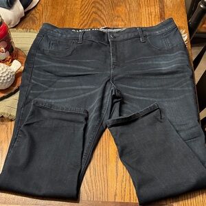 Laurie Felt Black Skinny Jeans with Subtle Fading